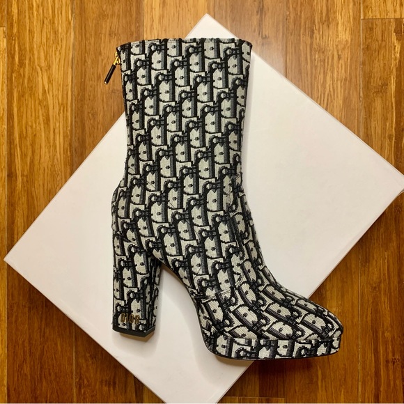 NWB Di0R (Inspired) Heeled Logo Booties *Size 40/8.5 - Picture 14 of 16